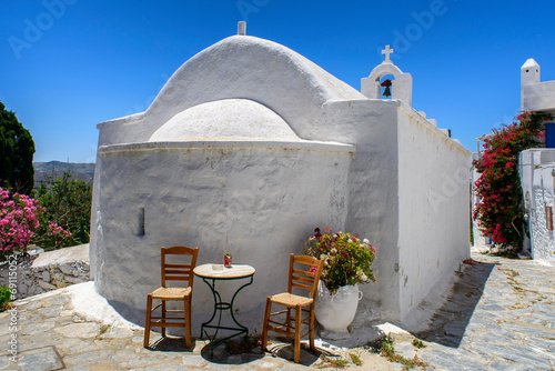 Café et chapelle à Amorgos