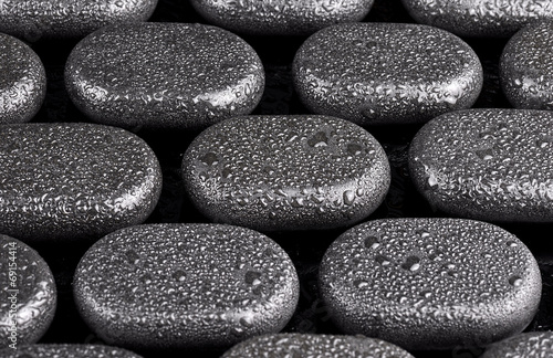 Mokre kamienie bazaltowe