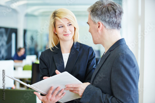 Verhandlung im Büro führt zum Erfolg