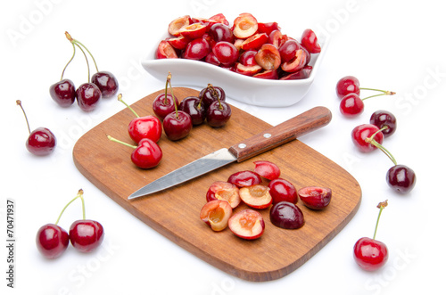 Composition with whole and pitted cherries