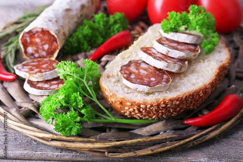 French salami with tomatoes, bread and parsley