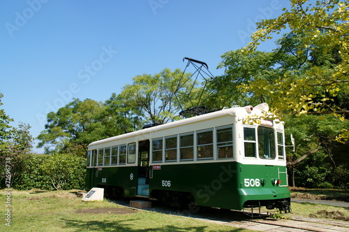 公園に置かれた路面電車