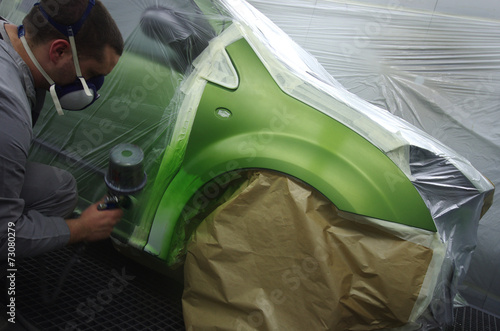 atelier de carrosserie - cabine de peinture