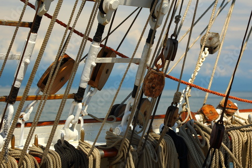 ancient sailing ship rigging