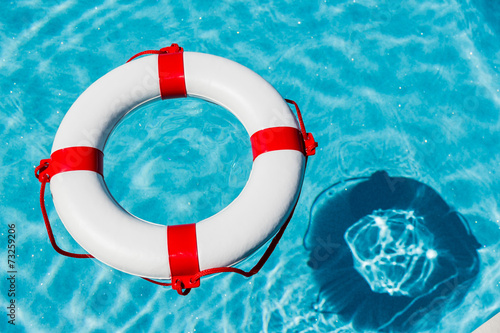 Rettungsring in einem Pool