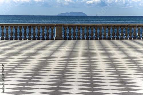 Terrazza Mascagni - veduta di fronte al mare