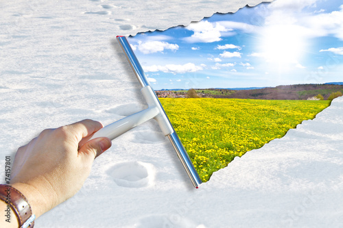 Schnee wegwischen - der Frühling kommt