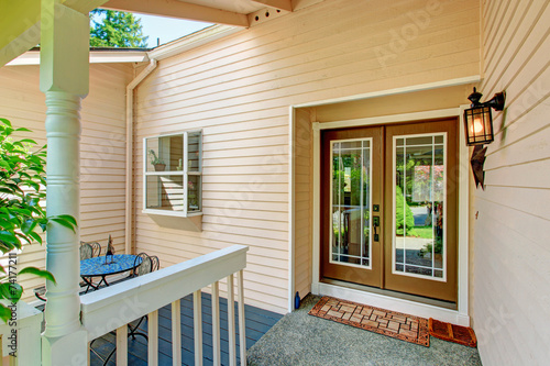 Entrance porch with glass entrance door