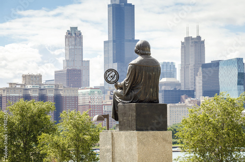 Mikolaj Kopernik admiring panorama of Chicago.