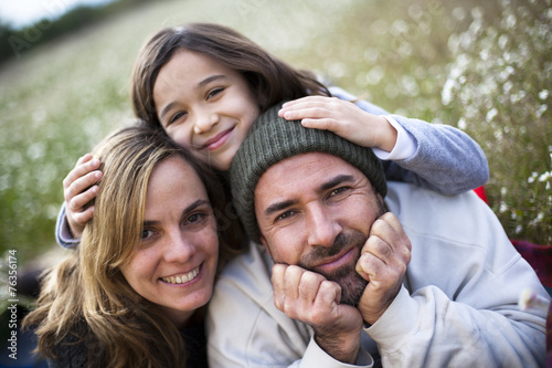 Padre con madre e hija