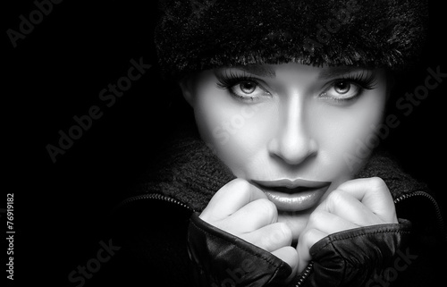 Gorgeous Young Woman in Black Winter Fashion. Monochrome Portrai