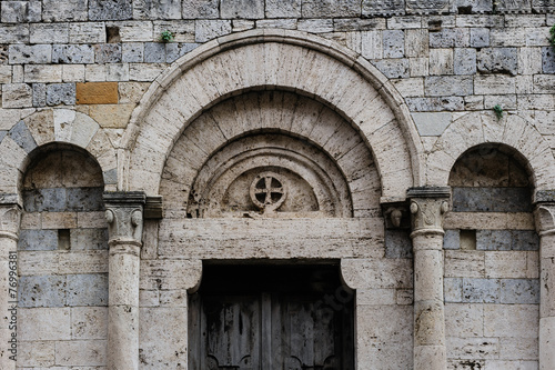 San Giminiano , porticato
