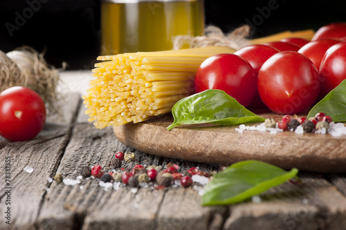 spaghetti and tomatoes with herbs