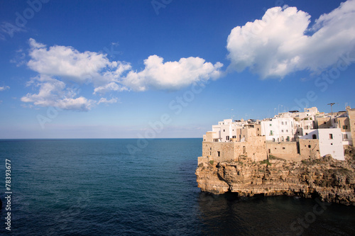 Polignano a Mare scoglio sul mare