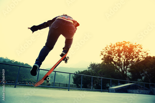  skateboarder skateboarding at skatepark