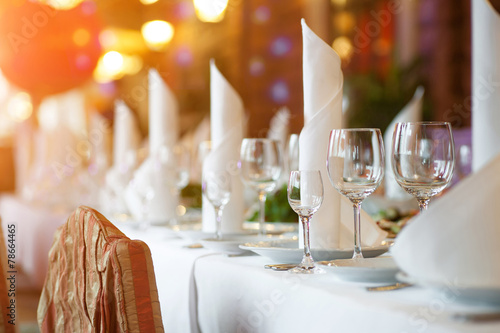 BANQUET TABLE