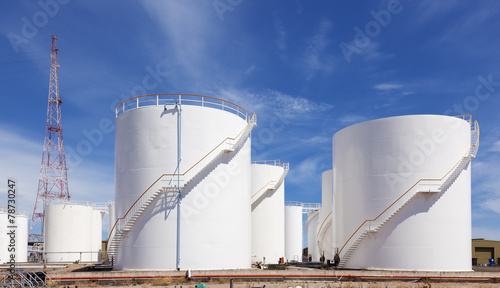 Fuel storage tank