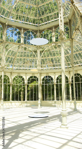 Interior del palacio de cristal en el Retiro de Madrid