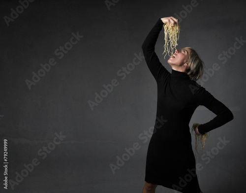 eating spaghetti with hands