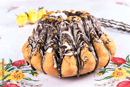 tradycyjna babka drożdżowa, baba wielkanocna, ciasto wielkanocne