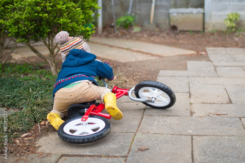 自転車で転倒した子供