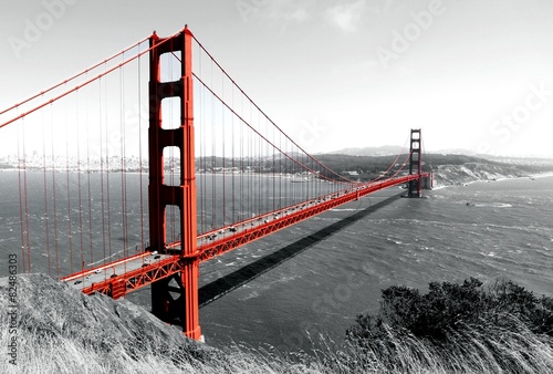 Golden Gate Bridge Red Pop na B&W