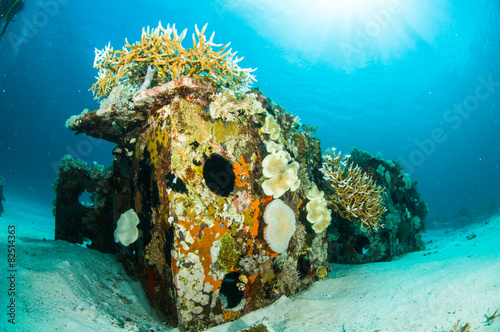 scuba diving diver shipwreck kapoposang indonesia underwater