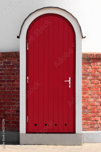 drzwi z łukiem