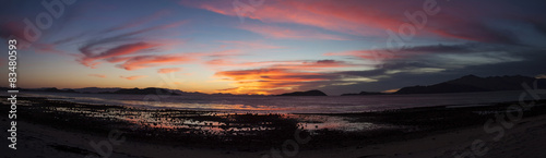 Colorido amanecer en Bahía San Luis Gonzaga