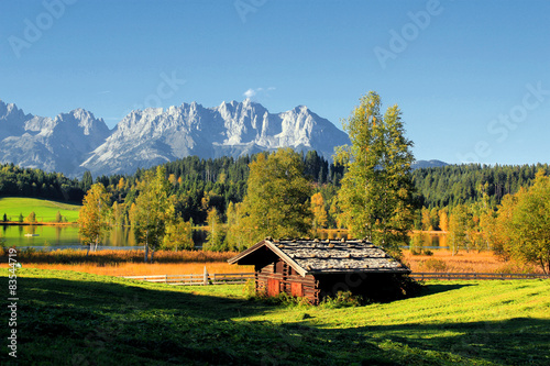 Naturjuwel in den Alpen: Schwarzsee bei Kitzbühel im Spätsommer