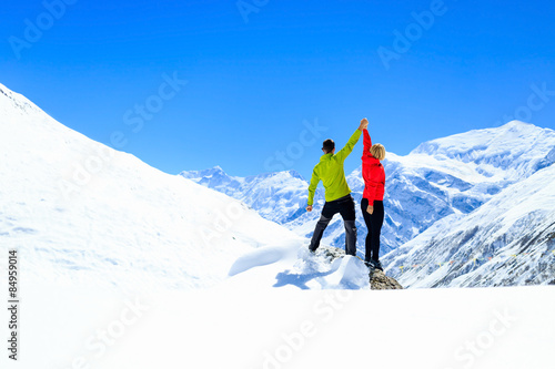 Teamwork motivation, success in winter mountains