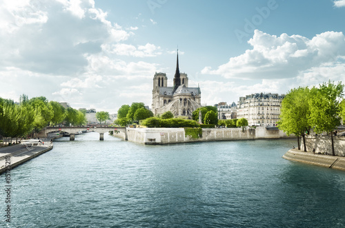 Seine and Notre Dame de Paris, Paris, France