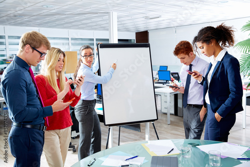 woman presentation distracted people with phone