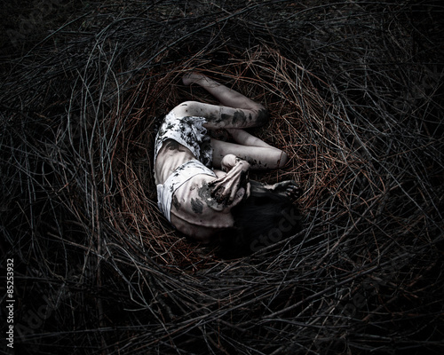 girl in the nest, corpse of the girl in the woods