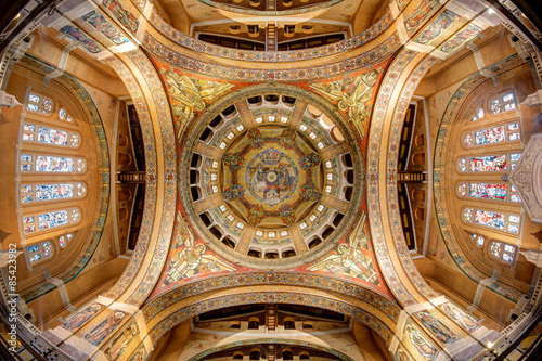 Plafond de la Basilique Sainte Thérèse de Lisieux