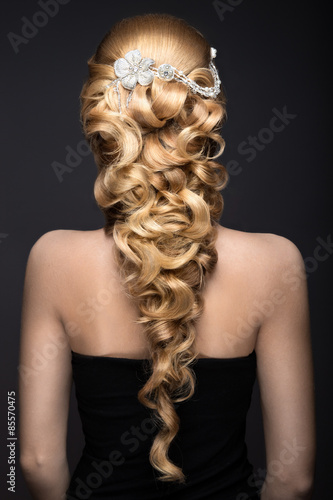  Portrait of a beautiful woman in the image of the bride with lace in her hair. Beauty face. wedding hairstyle back view