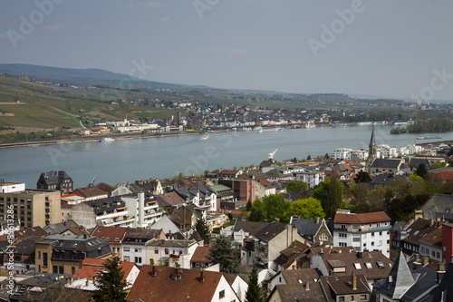 Ausblick auf Bingen am Rhein und Rüdesheim (im Hintergrund)
