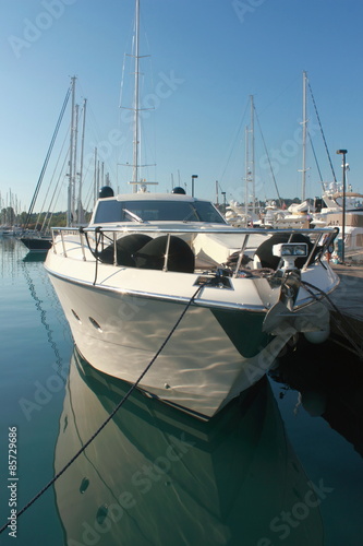 powerful speed boat super yacht 