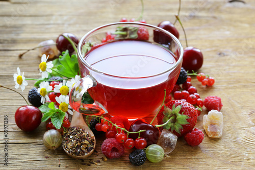 berry tea with fresh currants, raspberries and strawberries