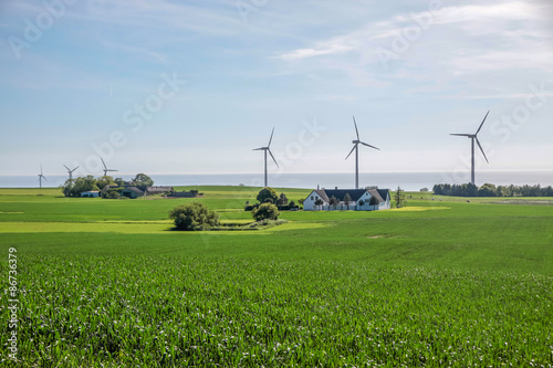 Windpark und grüne Felder auf Bornholm