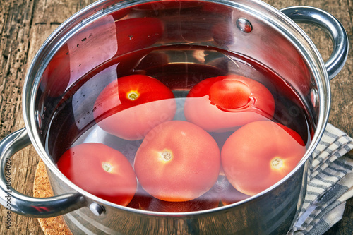 blanching tomatoes