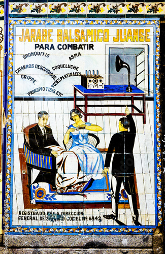 Marketing y publicidad, azulejo comercial, jarabes, medicamentos, Madrid, España