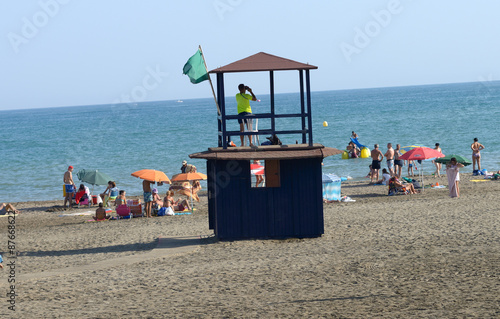 Vigilante en la playa