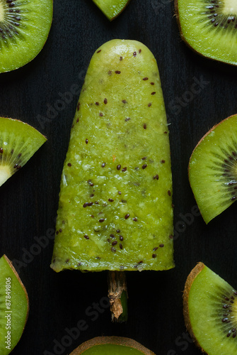 ice lolly with kiwi