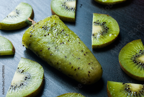 ice lolly with kiwi