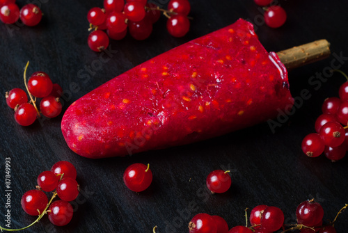 ice lolly with currants