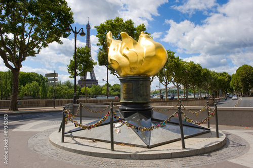 Monument on Pont D'Alma