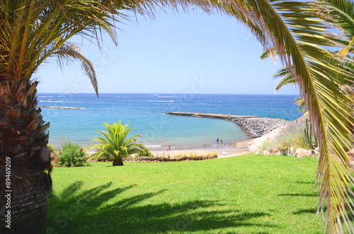 Piękna plaża Fanabe w Costa Adeje na Teneryfie 