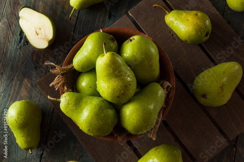 Green Organic Bartlett Pears