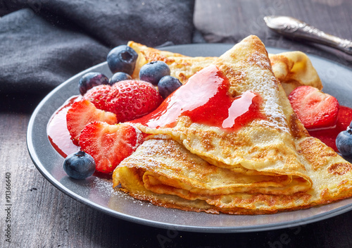 crepes with fresh berries